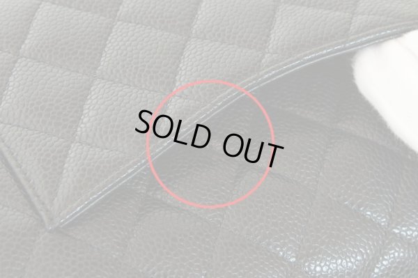 シャネル マトラッセ Wチェーンショルダーバック A01112 ブラック/SIV金具 裏面ポケット部に化粧品がついたような汚れ