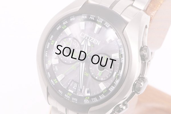 シチズン　サテライトウェーブ　CC1054-56E 黒文字盤　サイド拡大