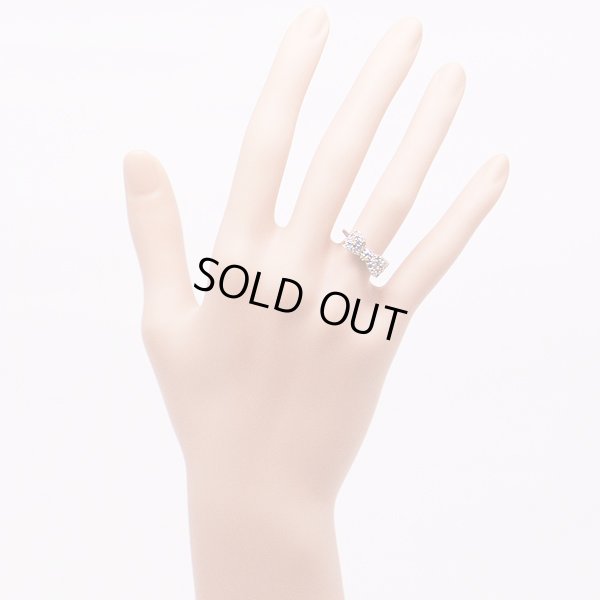 K18WG マルチストーンイリリング 3.60g　装着イメージ