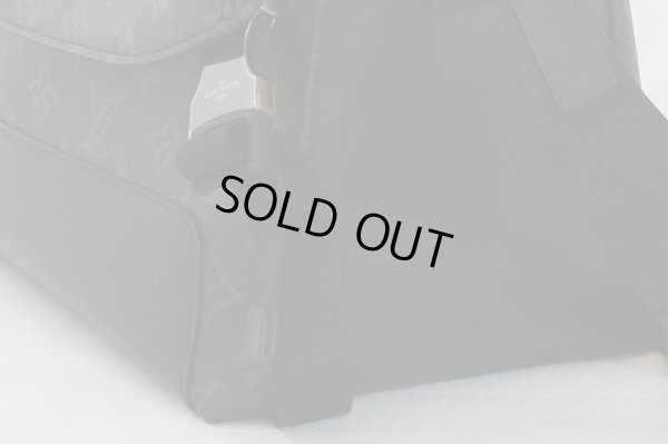 ルイ・ヴィトン　メッシェンジャー・ヴォワヤージュMM M40510　サイド下部