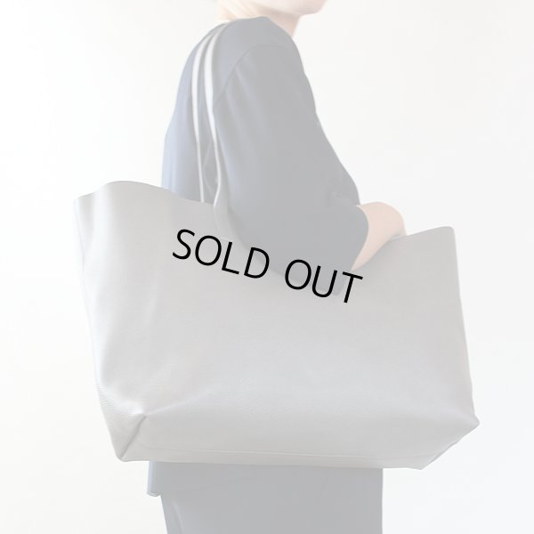 サンローラン トートバック TOT 394195・0715 グレー 持ったイメージ