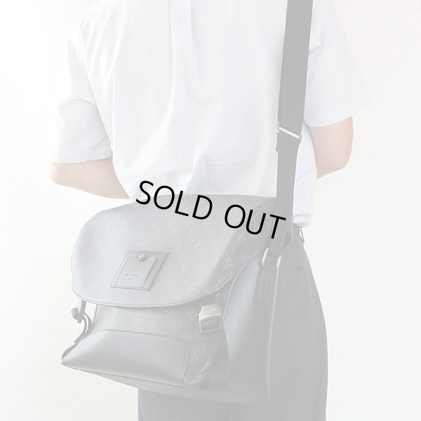 ルイ・ヴィトン　メッシェンジャー・ヴォワヤージュMM M40510　掛けたイメージ