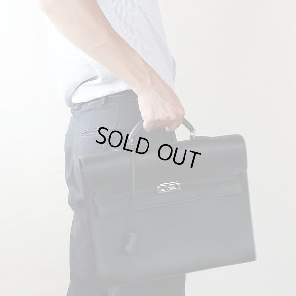 エルメス　ケリーデペッシュ34 ブラック SIV金具　持ったイメージ