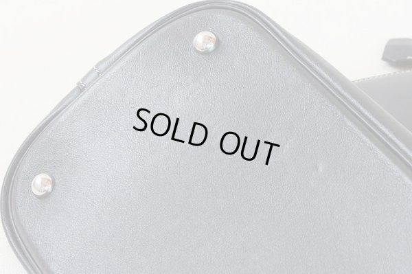 エルメス ボリードリラックス40 ブラック SIV金具 バックの底鋲や底面に小傷