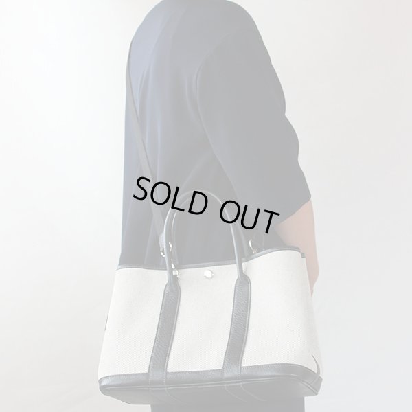 エルメス　ガーデンパーティTPM　グレー／ブラック SIV金具　掛けたイメージ