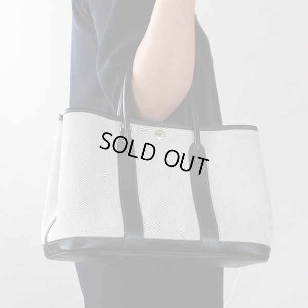 エルメス　ガーデンパーティTPM　グレー／ブラック SIV金具　持ったイメージ