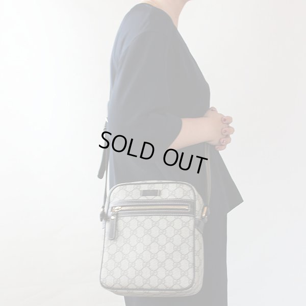 グッチ GGプラス ショルダーバック 233268 525040 ベージュ 掛けたイメージ