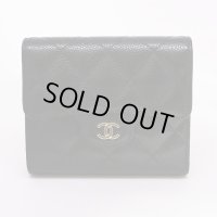 シャネル　ニツ折コンパクト財布 ブラック／ボルドー ゴールド金具
