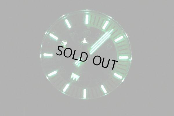 セクター　ダイビングチーム　アプネア　クロノグラフ　カラフル文字盤　暗闇