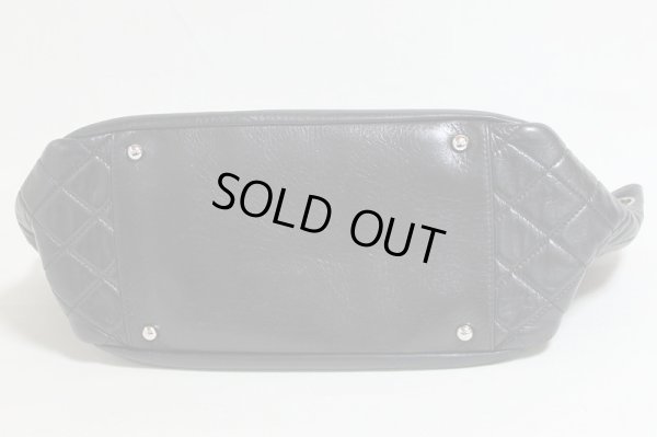 シャネル Wチェーンショルダーバック ブラック/SIV金具 底側