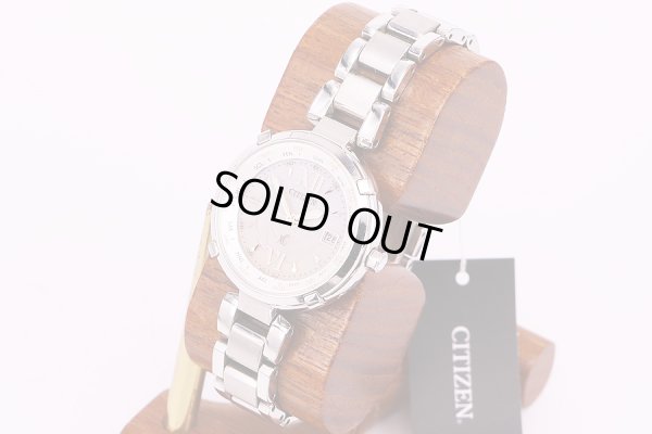 シチズン　クロスシー　ハッピーフライト　EC1060-59W　グレー文字盤（下側茶グラデーション）　サイド