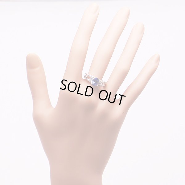 PT900 タンザナイトダイアイリリング 1.80ct 0.17ct 7.10g　装着イメージ