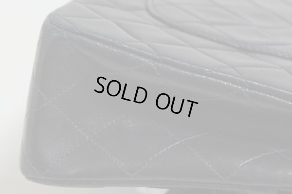 四角に角スレ、小傷が見受けられます。