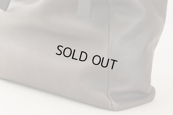 フェラガモ　トートバック FJ-24 9600 グレー／ブラック　サイド下部