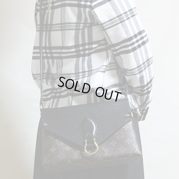 ルイ・ヴィトン サン・ミシェル M44030 ノワール 掛けたイメージ