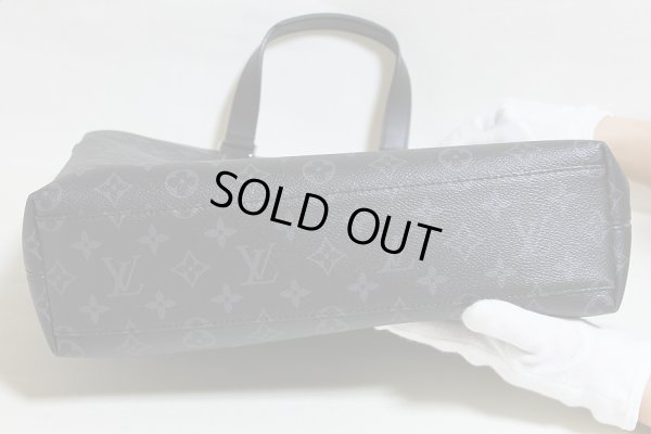 ルイ・ヴィトン　トート・エクスプローラー M40567　底