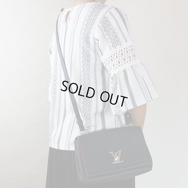 ルイヴィトン　ロックミーII BB M43391 マリーヌルージュ　掛けたイメージ