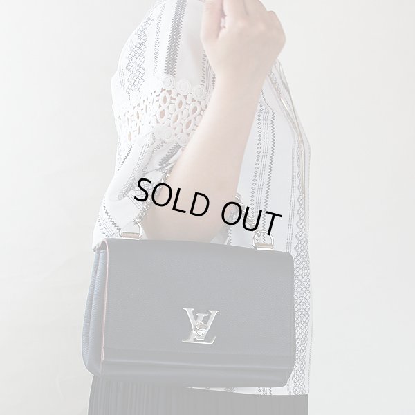 ルイヴィトン　ロックミーII BB M43391 マリーヌルージュ　持ったイメージ