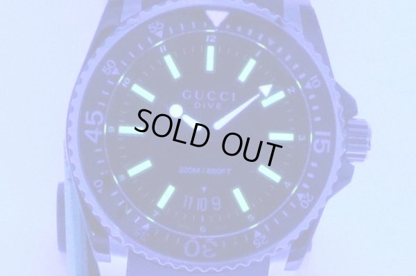 グッチ　ダイブ200m　YA136.2　黒文字盤　ライト