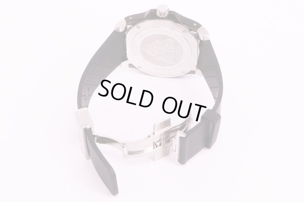 グッチ　ダイブ200m　YA136.2　黒文字盤　ラバーベルト