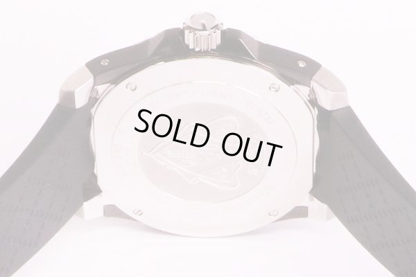 グッチ　ダイブ200m　YA136.2　黒文字盤　裏面拡大