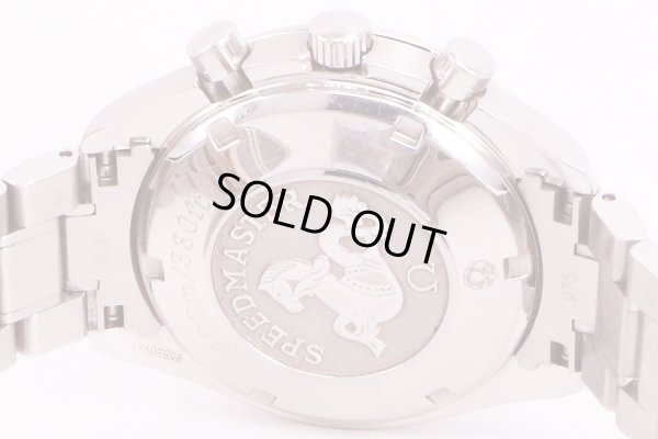 オメガ　スピードマスターデイト　3211.31　銀文字盤　黒インダイアル　裏面拡大