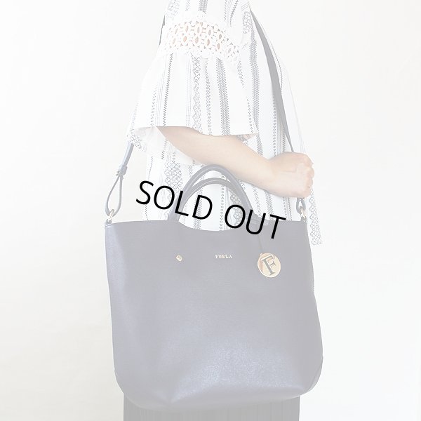 フルラ ALISSA 2WAYショルダーバック 747263 ネイビー/NOT 掛けたイメージ