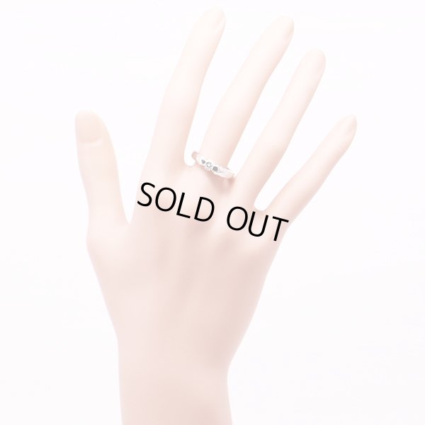 PT900 ダイアイリリング 0.33ct 0.11ct 8.10g　装着イメージ