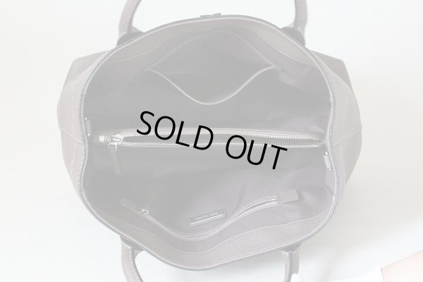 トリーバーチ MCGRAW TRIPLE COMPARTMENT SATCHEL 40405 シルバーメープル 中身