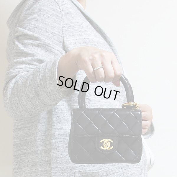 シャネル マトラッセ 親子ハンドバック ブラック/ゴールド金具 小 持ったイメージ