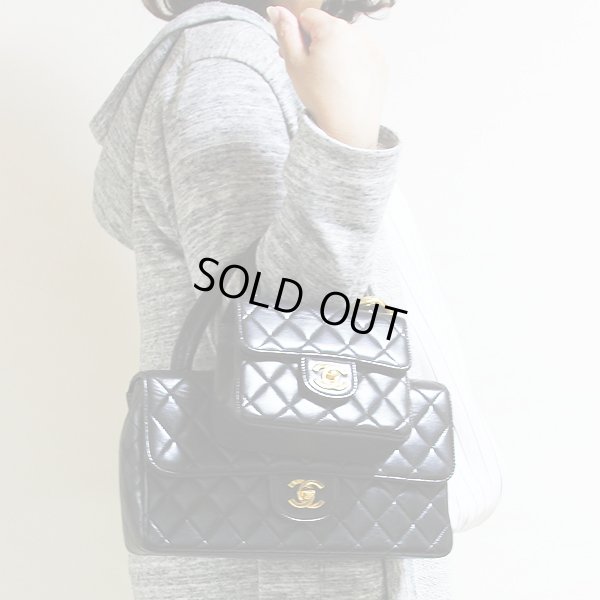 シャネル マトラッセ 親子ハンドバック ブラック/ゴールド金具 持ったイメージ