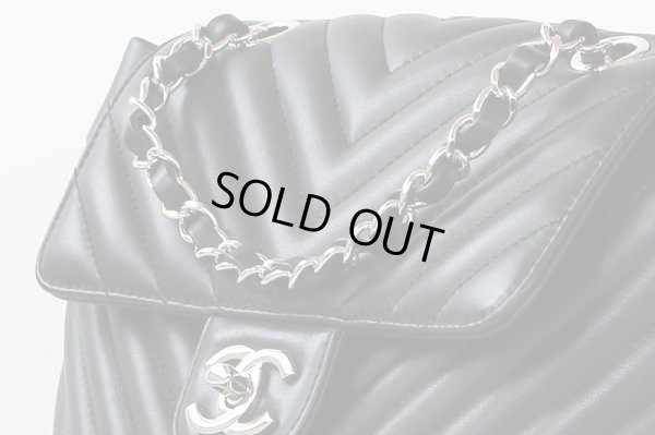 シャネル　シェブロン ステッチリュック A91121 ブラック／SIV金具　上部