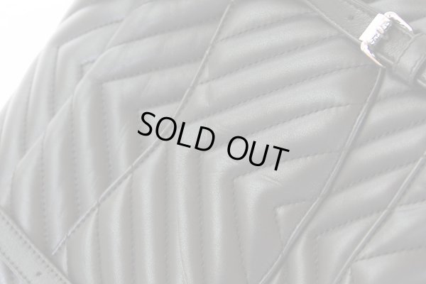 シャネル　シェブロン ステッチリュック A91121 ブラック／SIV金具　バックの背面部に小傷