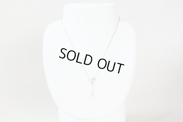 タサキ　K18WG パールイリペンダントネックレス イヤリングセット 6.00g　ネックレス装着イメージ