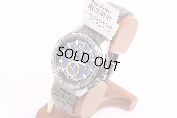 シチズン　アテッサ　AT9105-58L　電波エコD　紺文字盤　サイド