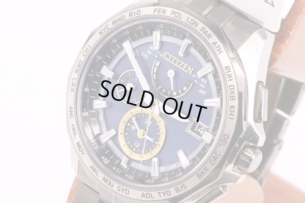 シチズン　アテッサ　AT9105-58L　電波エコD　紺文字盤　サイド拡大