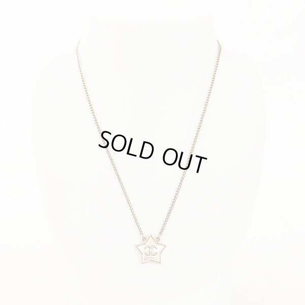 シャネル ペンダントネックレス CCココマークスター A99147 A17B 装着イメージ