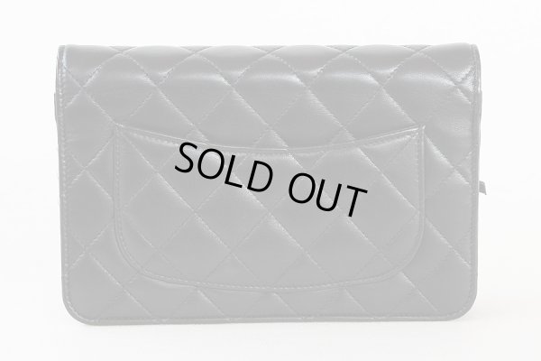 シャネル チェーンウォレット 黒/ゴールド金具 裏面