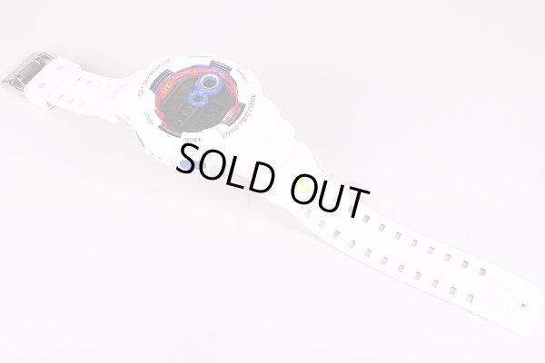 カシオ　Ｇショック　ＧＤ１００ガンダム３５周年　ＲＸ７８－２  デジタル　ラバーベルト状態