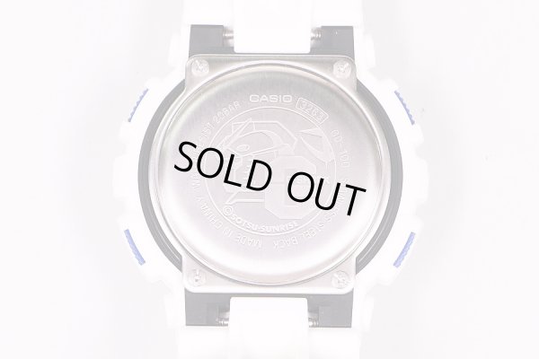 カシオ　Ｇショック　ＧＤ１００ガンダム３５周年　ＲＸ７８－２  デジタル　裏面拡大