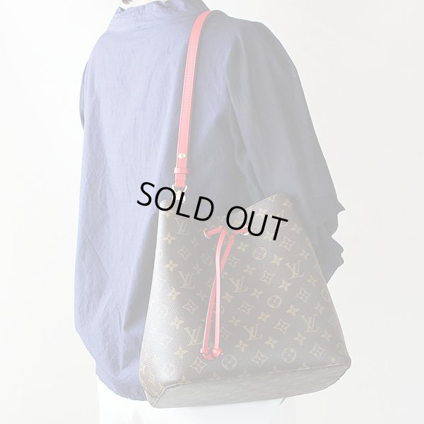 ルイ・ヴィトン　ネオノエ　M44021 MI3117　コクリコ　掛けたイメージ