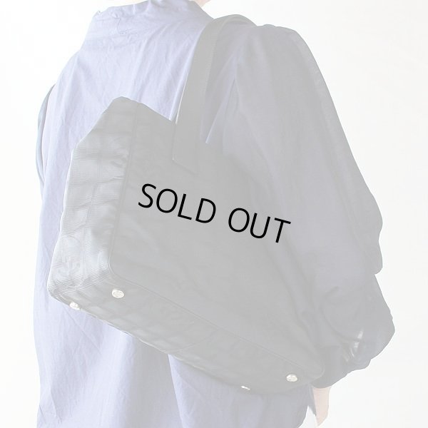 シャネル　ニュートラベルライントートPM　A20457　ノワール　持っているイメージ