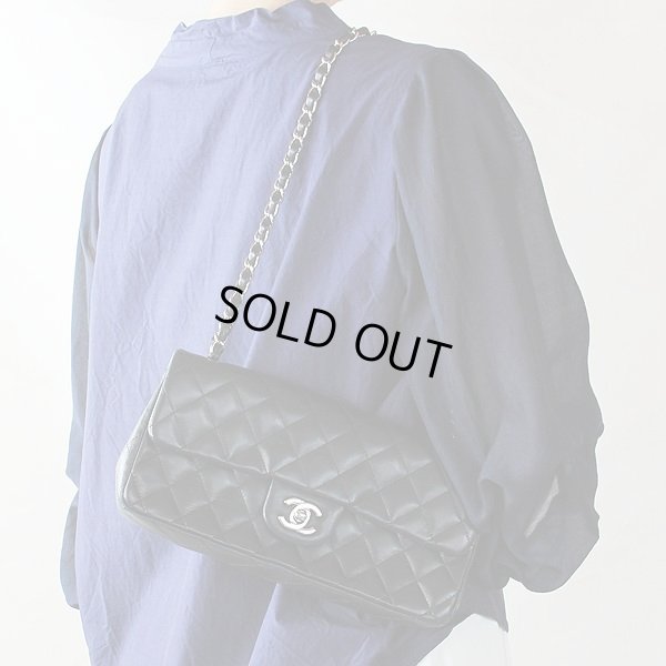 シャネル　チェーンショルダーバック　掛けたイメージ