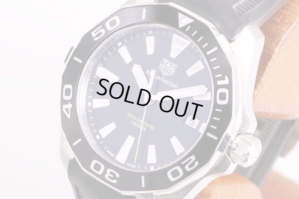 タグホイヤー　アカウレーサー　WAY111A　黒文字盤　サイド拡大