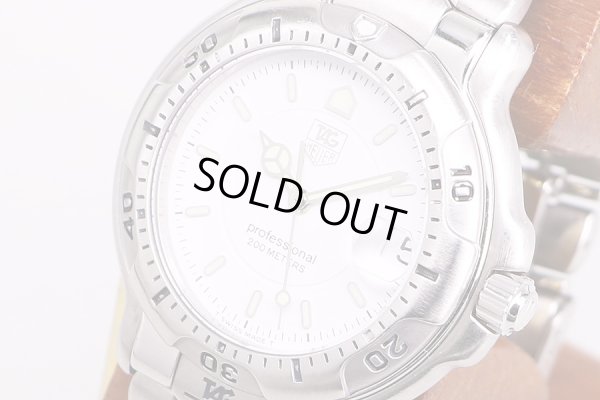 タグホイヤー　6000　WH1111　白文字盤　サイド拡大