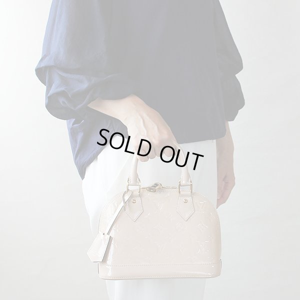 ルイ・ヴィトン　アルマBB　M91752　AA2213　ベージュ　持ったイメージ