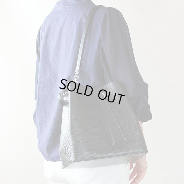 ルイヴィトン　ネオノエ　M54366　SR5108　ノワール　掛けたイメージ