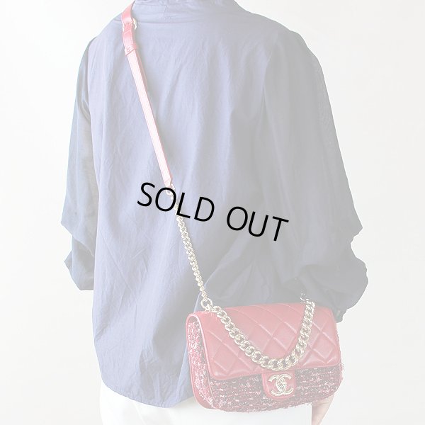 シャネル　ショルダーバック　掛けたイメージ