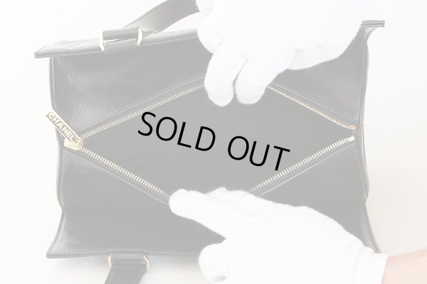 シャネル　チョコバーミニボストンバッグ　黒　中身