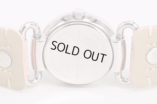 マークバイマークジェイコブ　MBM1305　白文字盤　裏面拡大